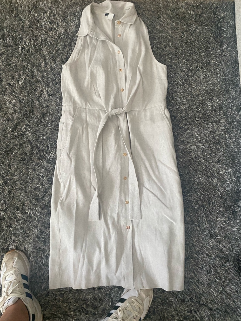 Ann Taylor Sleeveless Button-Front Tie-Waist Dress in Light Neutral